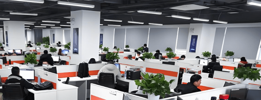 自己组建团队 vs 找上海小程序开发公司，哪种模式更适合你的创业项目？